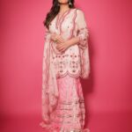 Zareen Khan Instagram - ✨ Eid Mubarak ✨ Outfit by @gopivaiddesigns Jewellery @_phullara_ Styled by @hitendrakapopara Assisted by @tanyakalraaa Make up by @tush_91 Hair by @sheetal_f_khan 📸 @sjframes #EidMubarak #ZareenKhan
