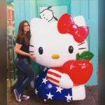 Zareen Khan Instagram - Hello Kitty ! ❤️ #NewYorkCity #traveldiaries #wanderlust #HelloKitty #TimesSquare