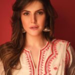 Zareen Khan Instagram - ✨ Eid Mubarak ✨ Outfit by @gopivaiddesigns Jewellery @_phullara_ Styled by @hitendrakapopara Assisted by @tanyakalraaa Make up by @tush_91 Hair by @sheetal_f_khan 📸 @sjframes #EidMubarak #ZareenKhan