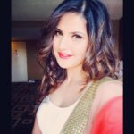 Zareen Khan Instagram - Eid Mubarak to all ! ✨✨✨
