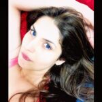 Zareen Khan Instagram - Was playing the part of a Greek Princess in one of the shoots and thts y the blue lenses ! And thn I jus decided to play around a lil with it at home and thus ... #NoMakeUp #Greek #GoofingAround #HappyHeart