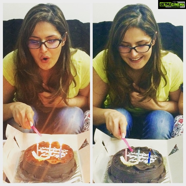 Zareen Khan Instagram - Another one from last night ... Bringing in my Islamic birthday ! ✨✨✨ #HappyHeart #Blessed #SecondBday