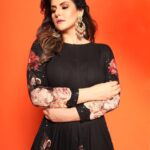 Zareen Khan Instagram – 🍁
Outfit @rozinaa_india 
Earrings @mortantra 
Styled by @hitendrakapopra
Assisted by @sameerkatariya92 &  @tanyakalraa 
Make up by @tush_91
Hair by @saba_hair_makeupartist 
📸 @sjframes
Managed by @piyuushj9

#ZareenKhan