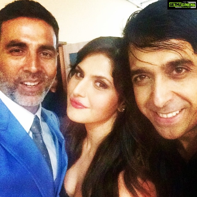 Zareen Khan Instagram - At the curtain raiser of INDIA LUXURY STYLE WEEK with my friend Ramesh Dembla & fav @akshaykumar ! ✨✨✨ #ILSW #AkshayKumar #RameshDembla #fashion #style #Favourite