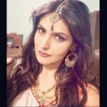 Zareen Khan Instagram - Loving the maang tika look ! Shoot fr Bridal wear ✨✨✨ #Indian #bride #shoot