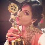 Zareen Khan Instagram - Won the Best Debut Award at #PTC film awards tonight. Thank u all Fr all the love n support ... This award is dedicated to all of U ! 😁😘❤️💃✨ #BestDebut #PTC #PunjabiFilmAwards #JattJamesBond #chandigarh #punjab #happy #love #blessed #gratitude #PINK