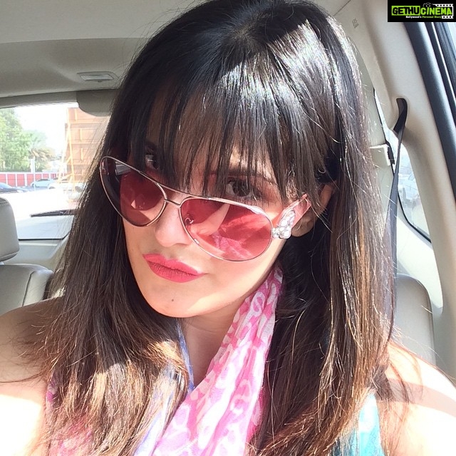Zareen Khan Instagram - Hello Dubai !! ❤️ #Fav #place #Dubai #travel #wanderlust #Happy #fun #love