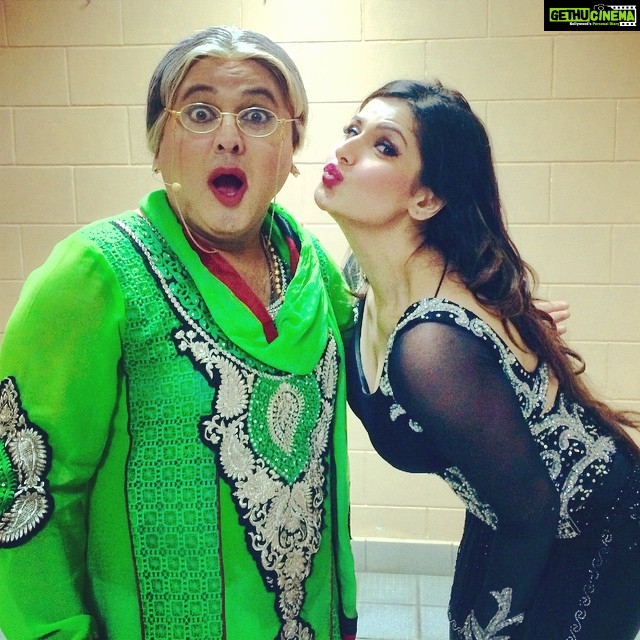 Zareen Khan Instagram - Dadi ko puppi... Muahhh 💋 #BulaDesiBollywood #Nadi #Fiji #travel #dadi #ComedyNightsWithKapil #AliAsgar #Fun #Laughter #Happy