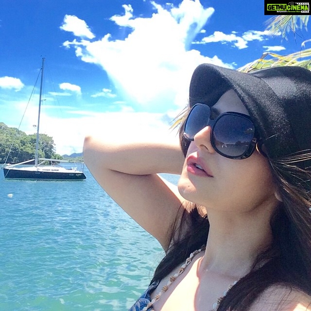Zareen Khan Instagram - Hello Fiji ... Bula !! ☀️ #Suva #Fiji #Beach #sun #travel #wanderlust #paradise #peace #TravelWithZareen