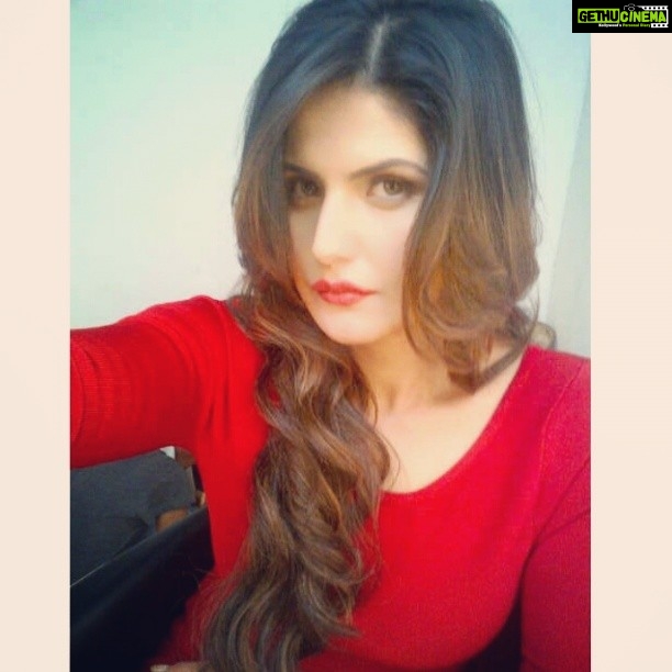 Zareen Khan Instagram - MIXED EMOTIONS !! FEELING #RED ... LOL !!