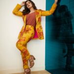 Zareen Khan Instagram - 🍂 Pant suit by @ranbirmukherjeeoffical Earrings by @cintillaofficial MakeUp by @rabbiyatalha Hair by @glam.by.silasun Styled by @vibhutichamria 📸 - @anoop.devaraj #ZareenKhan