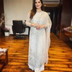 Zareen Khan Instagram - 🦢 Outfit by @asbaabofficial Jewellry by @curiocottagejewelry Styled by @vibhutichamria Assisted by @nikikanchan #ZareenKhan