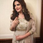 Zareen Khan Instagram - Always wear your invisible crown 👑 . . . Makeup - @niccky_rajaani Hair - @ashwini_hairstylist Styled by @bikanta #Throwback #TuesdayThought #Tbt #ZareenKhan