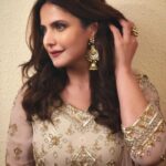 Zareen Khan Instagram - Always wear your invisible crown 👑 . . . Makeup - @niccky_rajaani Hair - @ashwini_hairstylist Styled by @bikanta #Throwback #TuesdayThought #Tbt #ZareenKhan