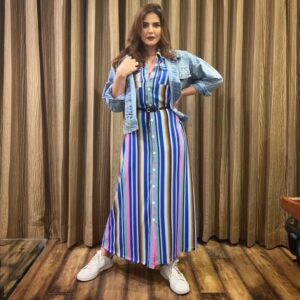 Zareen Khan Instagram - 1 , 2 , 3 or 4 …
Which one is your fav look?
Tell me below in comments ❤️
.
.
.
#WeekendVibes #PlayingDressUp #LookBook #PhotoDump #ZareenKhan