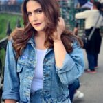 Zareen Khan Instagram - Denims is always a good idea ! Do you agree ? . . . HMU - @bijoyjeet.saikia Styled by @bikanta #Throwback #Tbt #TravelDiaries #Shimla #ZareenKhan