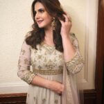 Zareen Khan Instagram – Always wear your invisible crown 👑
.
.
.
Makeup – @niccky_rajaani
Hair – @ashwini_hairstylist
Styled by @bikanta
#Throwback #TuesdayThought #Tbt #ZareenKhan