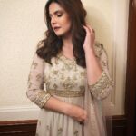 Zareen Khan Instagram - Always wear your invisible crown 👑 . . . Makeup - @niccky_rajaani Hair - @ashwini_hairstylist Styled by @bikanta #Throwback #TuesdayThought #Tbt #ZareenKhan