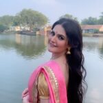 Zareen Khan Instagram – 🌸

#ShivMandir #1600yearsOld #Heritage #Kumbakonam #TamilNadu #Shoot #SouthDiaries #ZareenKhan

MakeUp- @makeupbybablu
Hair by @manojchavan61