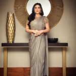 Zareen Khan Instagram - For MIDDAY SHOWBIZ AWARDS 2021 . . . Saree - @monishajaising Jewellery - @minerali_store Makeup - @richfeel_makeovers Hair - @xeniya.mua Styled by @vibhutichamria 📸 - @suryachaturvedi #PlayingDressUp #MonishaJaising #ZareenKhan Dubai UAE