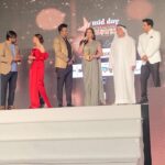 Zareen Khan Instagram - I’m truly overwhelmed on receiving the ‘POWERHOUSE PERFORMER AWARD’ for my film HUM BHI AKELE, TUM BHI AKELE. Thank you @middayindia for recognising my efforts , this definitely gives me a push to keep taking risks and experimenting with different roles. #PowerhousePerformer #MiddayShowbizAwards2021 #Dubai #ZareenKhan