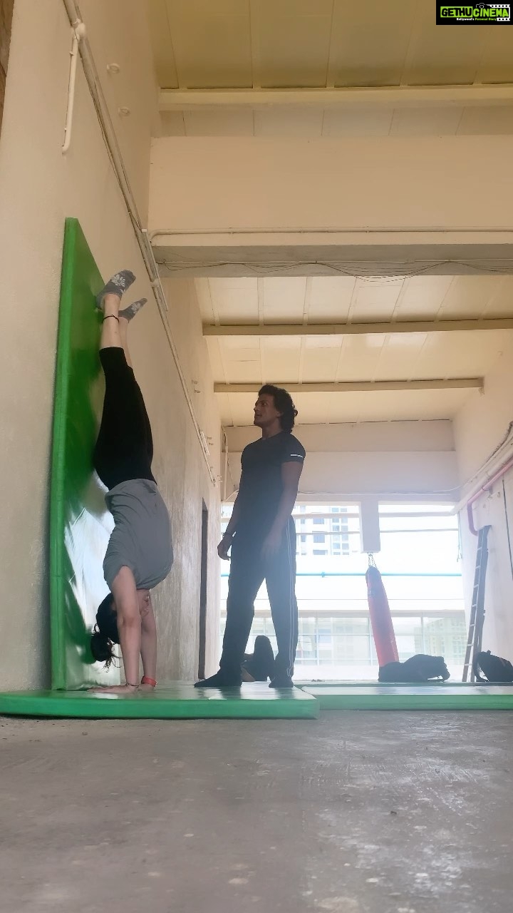 Zareen Khan Instagram - To New Beginnings ! Gymnastics is something I always wanted to learn. But whenever I shared this thought with people around me , they had different takes on it. Some said I cannot learn it now as I’ve crossed a certain age limit and because this is something that’s learnt when you are a kid and your body can be moulded as you grow. Some said I’m overweight for this exercise form/sport, and only people who are thin or of certain weight can do this without injuring themselves. Some said I need to have a certain level of fitness to start something so complicated as Gymnastics. But finally , I said ‘F**K IT’ to all these demotivating mouths around me and did my first class with the amazing @raakeshyadhav. And here’s how it went 🤸🏻♀️ Feeling happy and proud, looking forward to learning a lot more. #WednesdayWisdom #SayF**kItAndJustDoIt #ZareenKhan
