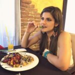 Zareen Khan Instagram - Ways to my heart - 1. Buy me FOOD. 2. Make me FOOD. 3. Be FOOD. #FoodLover #Foodie #Foodgasm #ZareenKhan