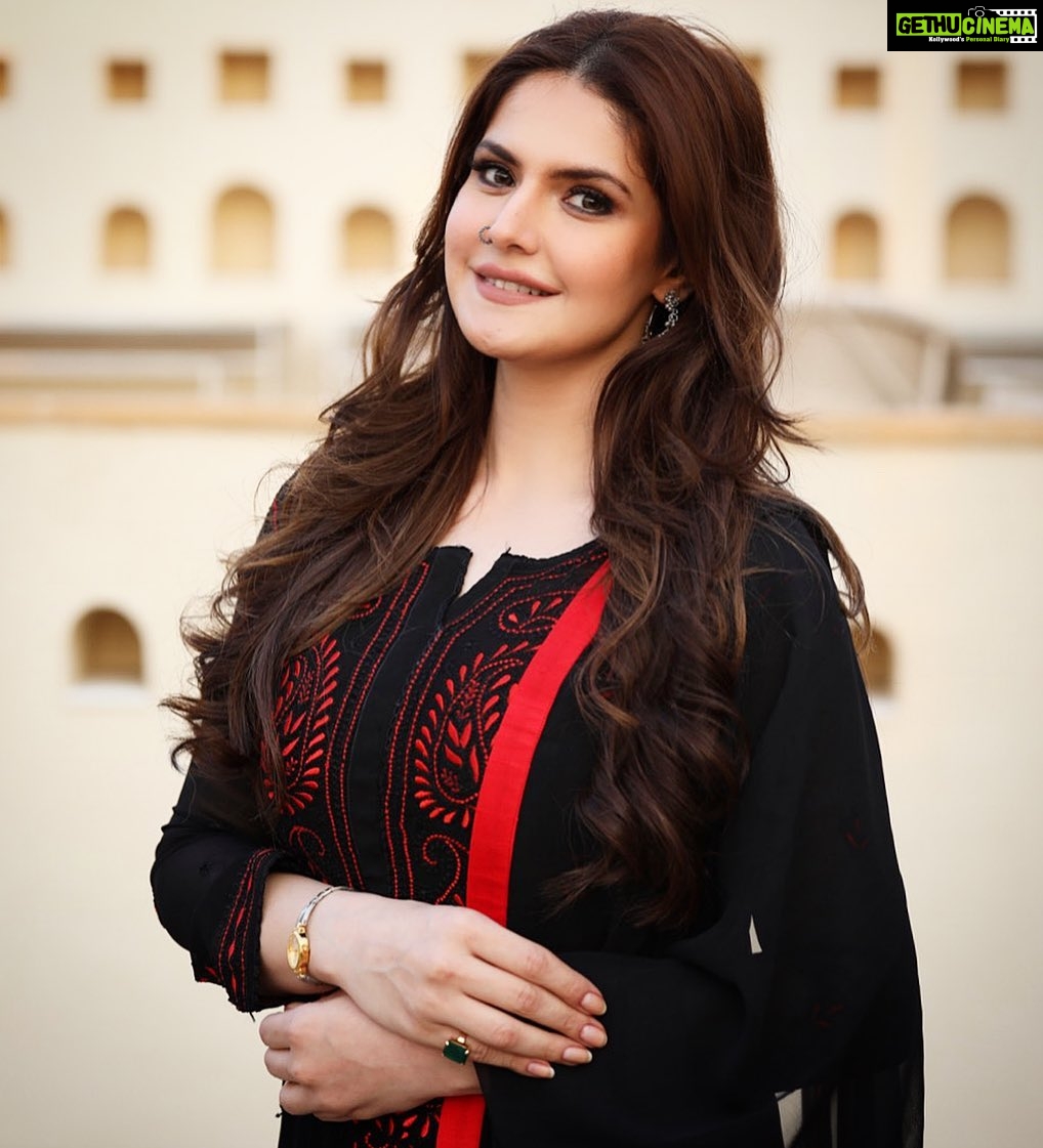 Zareen Khan Instagram - Jumma Mubarak 💫 #ZareenKhan