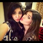Zareen Khan Instagram - I feel these pictures pretty much explains our bond @yasmineexplores and hence no lengthy caption needed ! 😉😄 Happiest Birthday Jaaneman 😘 God bless you ... can’t wait to see you again 🤗 Love you loads ❤️ #HappyBirthdayYasmine #MeriYasu #ZareenKhan