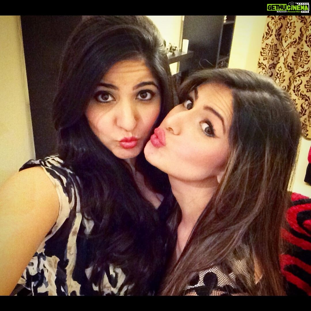 Zareen Khan Instagram - I feel these pictures pretty much explains our bond @yasmineexplores and hence no lengthy caption needed ! ππ Happiest Birthday Jaaneman π God bless you ... canβt wait to see you again π€ Love you loads β€οΈ #HappyBirthdayYasmine #MeriYasu #ZareenKhan