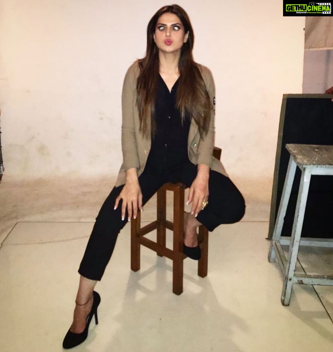 Zareen Khan Instagram - Expectation Vs Reality ! #Throwback #Tbt #ZareenKhan