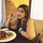 Zareen Khan Instagram - Ways to my heart - 1. Buy me FOOD. 2. Make me FOOD. 3. Be FOOD. #FoodLover #Foodie #Foodgasm #ZareenKhan