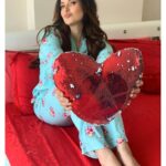 Zareen Khan Instagram - Sometimes I pretend to be Normal, But it gets boring ... So I go back to being ME ! 🤷🏻‍♀️ #HappySunday #HappyHippie #ZareenKhan
