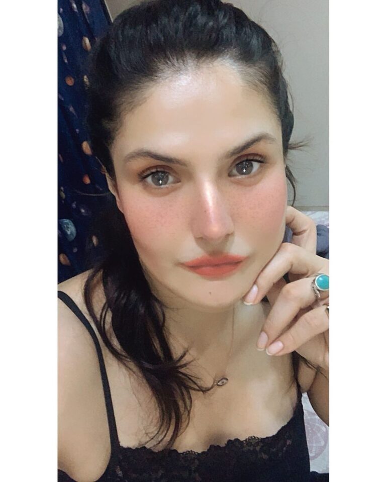 Zareen Khan Instagram - No , I dint wake up like ... it’s just a pretty filter 😜 #ZareenKhan