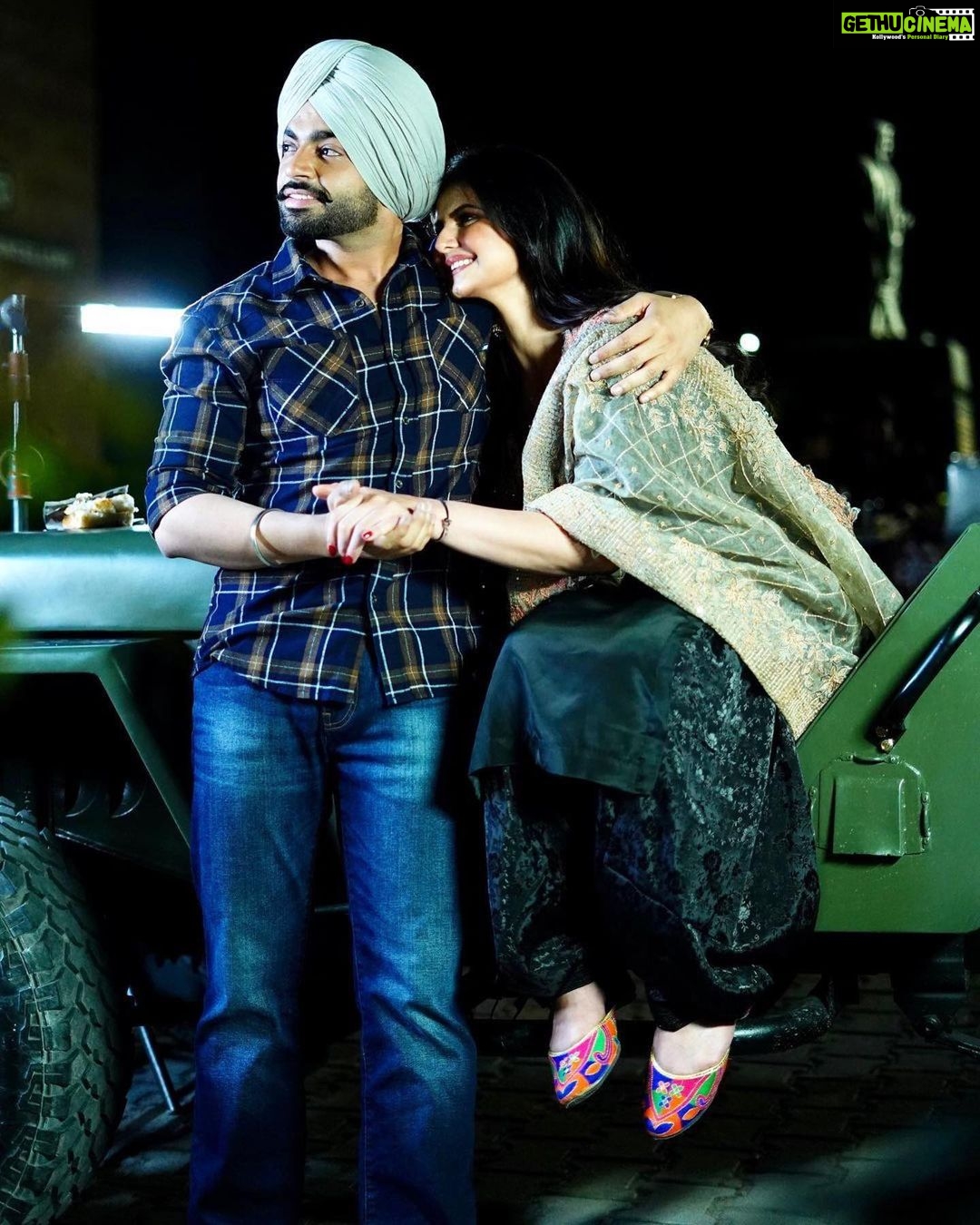 Zareen Khan Instagram - 2 days to go ❤️ #Repost @jordansandhu ・・・ "Kehra Suit Paa k Awaan Ajj Mai .. Phone te Si Rang Daily Puchhdi..." DO VAARI JATT ❤️💯 10 April 2021 🔥 @jordansandhu @zareenkhan @arjanvirkofficial @desi_crew @b2getherpros @jassixmusic @bangmusic.official @thindjasvir @vikram.momi04 @bmspicturesofficial @being.digitall #dovaarijatt #jordansandhu #zareenkhan