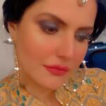 Zareen Khan Instagram - Kiddan Ji ! ✨✨✨ #Reels #VanityDiaries #ZareenKhan Make up - @tush_91 Hair by @ashwini_hairstylist