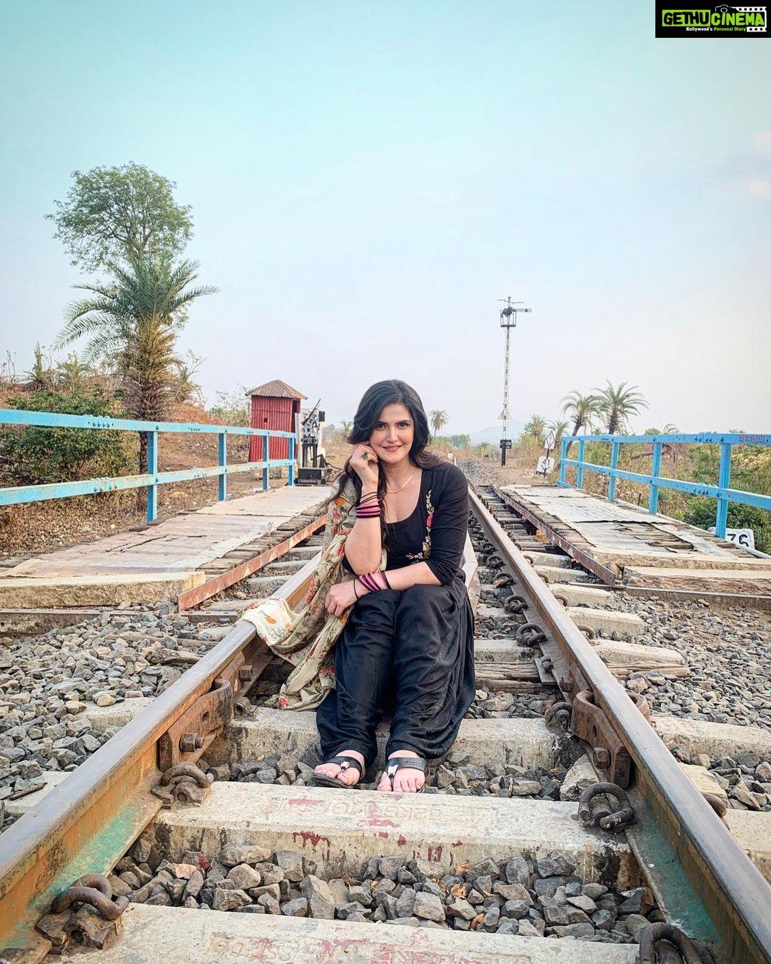 Zareen Khan - 277.5K Likes - ‘Fret not where the road will take you. Instead Concentrate on the first step.
That’s the hardest part and that’s what you are responsible for.
Once you take that step, let everything do what it naturally does and the rest will follow.
Do not go with the flow.
BE THE FLOW.’ - Shams Tabrizi
📸 - by my most fav @kingaliasgar 🤍
#Patalpani #ComingSoon #ZareenKhan
P.S. - Please don’t sit on railway tracks for pictures.