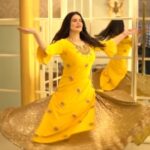 Zareen Khan Instagram - Something exciting coming up 💛 #kathak #newvideo #teentaal #tihaai #kumarsharma #zareenkhan #bollywood #kathakdance #kathakrockers @kumar1sharma @hashntag.media