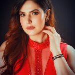 Zareen Khan Instagram – 💃🏼
#LateGram #FilmfareOTTAwards2020 #ZareenKhan