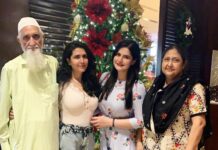 Zareen Khan Instagram - Beginning the year with the Love of my Life ❤️ Happy New Year from Us to You’ll ✨✨✨ #1stDayof2021 #NewYearLunch #FamilyLove #AboutYesterday #ZareenKhan