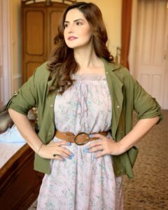 Zareen Khan Instagram - Can we just skip to the part of my life where I travel the world ? ❤️ #ThrowBack #MajorMissing #ThoseWereTheDays #TravelAddict #HappyHippie #ZareenKhan