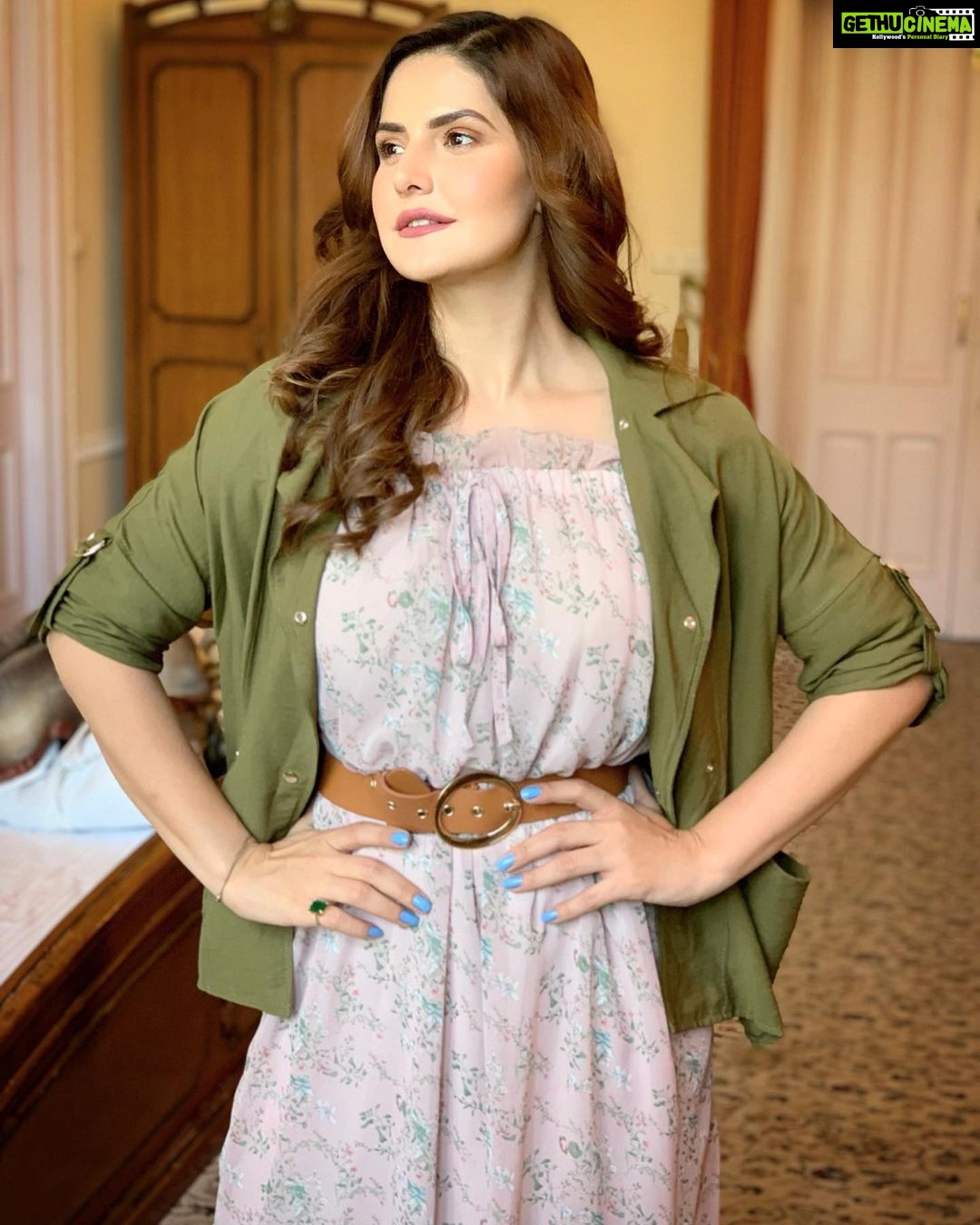 Zareen Khan Instagram - Can we just skip to the part of my life where I travel the world ? ❤️ #ThrowBack #MajorMissing #ThoseWereTheDays #TravelAddict #HappyHippie #ZareenKhan