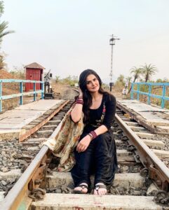 Zareen Khan Instagram - ‘Fret not where the road will take you. Instead Concentrate on the first step.
That’s the hardest part and that’s what you are responsible for.
Once you take that step, let everything do what it naturally does and the rest will follow.
Do not go with the flow.
BE THE FLOW.’ - Shams Tabrizi 

📸 - by my most fav @kingaliasgar 🤍
#Patalpani #ComingSoon #ZareenKhan
P.S. - Please don’t sit on railway tracks for pictures.