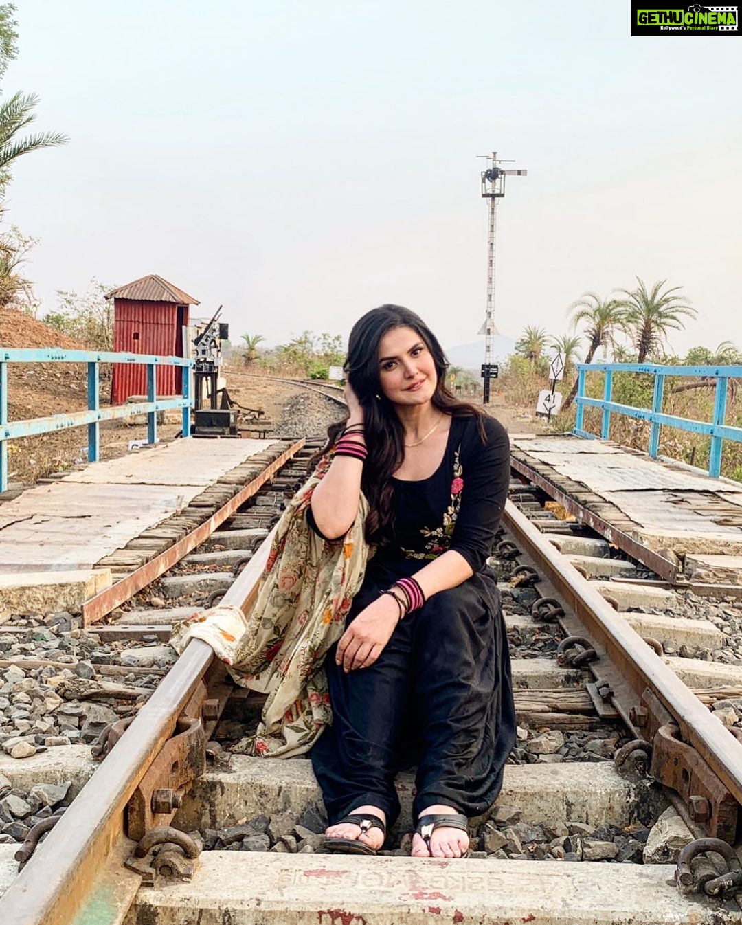 Zareen Khan - 277.5K Likes - ‘Fret not where the road will take you. Instead Concentrate on the first step.
That’s the hardest part and that’s what you are responsible for.
Once you take that step, let everything do what it naturally does and the rest will follow.
Do not go with the flow.
BE THE FLOW.’ - Shams Tabrizi
📸 - by my most fav @kingaliasgar 🤍
#Patalpani #ComingSoon #ZareenKhan
P.S. - Please don’t sit on railway tracks for pictures.