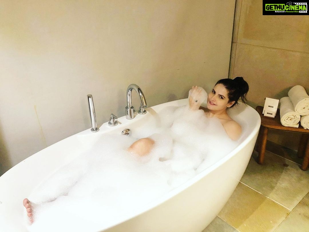 Zareen Khan Instagram - THEY : ‘What’s your Super Power ?’ ME : I’M A WOMAN ! Happy Women’s Day to all my Lovely Ladies ❤️ #BeFearless #EmbraceYourFlaws #ImperfectIsPerfect #CelebratingWomanhood #EveryDayIsWomensDay #InternationalWomensDay #ZareenKhan 📸 - My Lil Sister #SanaKhan