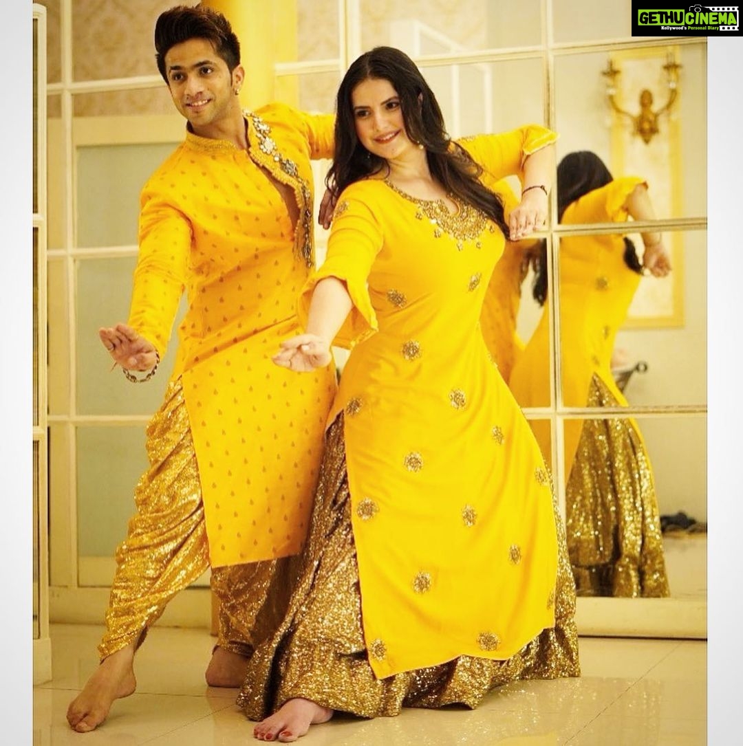 Zareen Khan Instagram - #Repost @kumar1sharma ・・・ It was an amazing experience to shoot a video with you ji @zareenkhan 🤩🤗. You are so amazing and I was surprised that you learnt this Shudh Kathak Tihaai in 2 sessions. Many More videos to come. 🤩 Outfits @khushu712 Hair @irfanshaikh_hair Pictures & Video @hashntag.media #kathak #newvideo #teentaal #tihaai #kumarsharma #zareenkhan #bollywood #kathakdance #kathakrockers