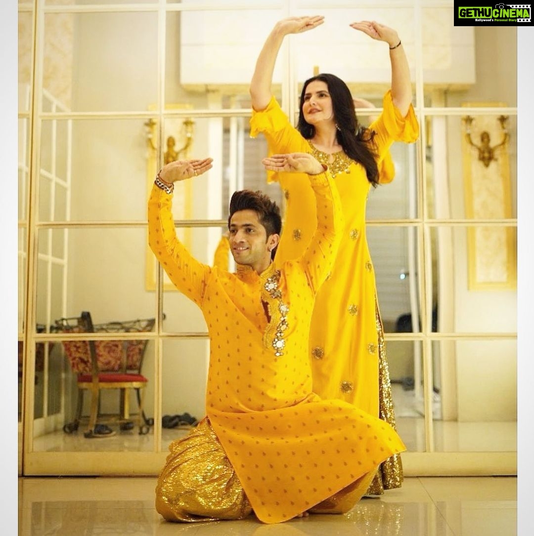 Zareen Khan Instagram - #Repost @kumar1sharma ・・・ It was an amazing experience to shoot a video with you ji @zareenkhan 🤩🤗. You are so amazing and I was surprised that you learnt this Shudh Kathak Tihaai in 2 sessions. Many More videos to come. 🤩 Outfits @khushu712 Hair @irfanshaikh_hair Pictures & Video @hashntag.media #kathak #newvideo #teentaal #tihaai #kumarsharma #zareenkhan #bollywood #kathakdance #kathakrockers