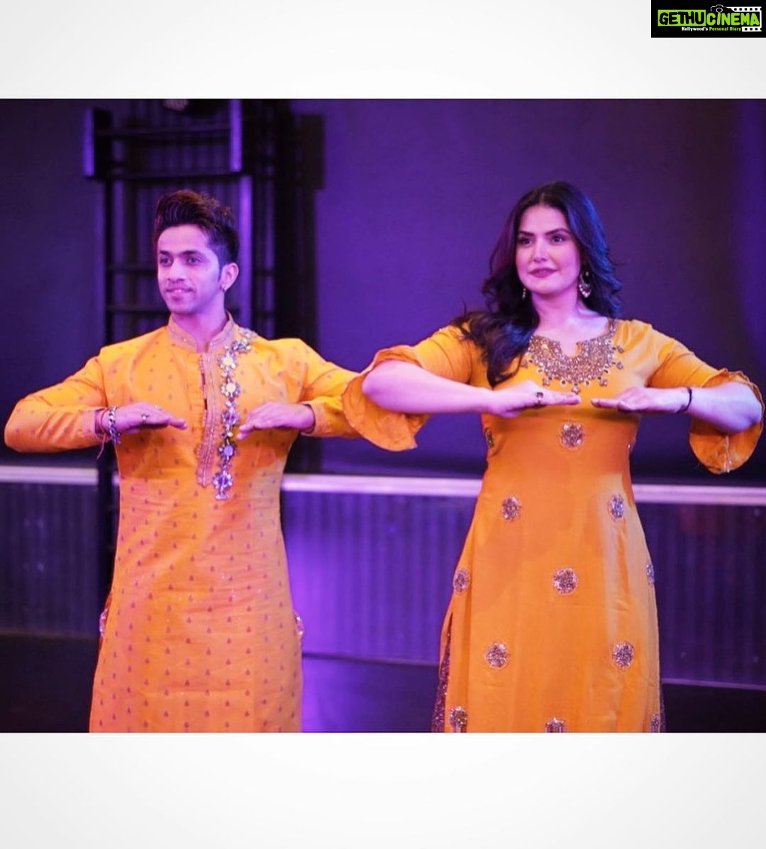 Zareen Khan Instagram - Thank you @kumar1sharma for being so patient and such an amazing teacher πβ¨ #Repost @kumar1sharma γ»γ»γ» It was an amazing experience to shoot a video with you ji @zareenkhan π€©π€. You are so amazing and I was surprised that you learnt this Shudh Kathak Tihaai in 2 sessions. Many More videos to come. π€© Outfits @khushu712 Hair @irfanshaikh_hair Pictures & Video @hashntag.media Thankyou #HashtagMedia π€ #kathak #newvideo #teentaal #tihaai #kumarsharma #zareenkhan #bollywood #kathakdance #kathakrockers
