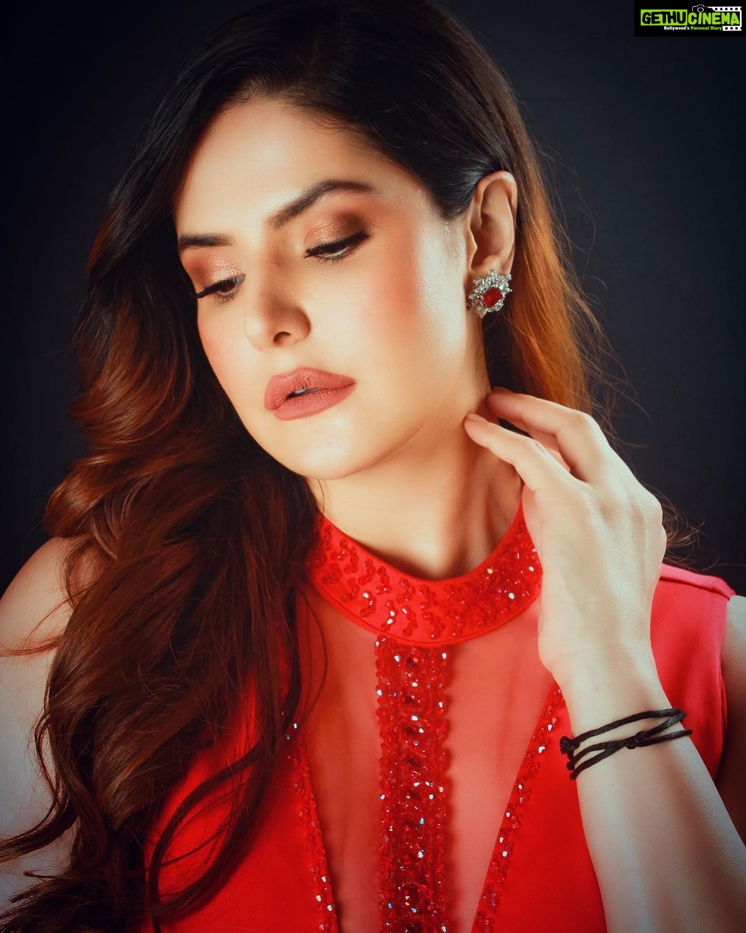 Zareen Khan Instagram - 💃🏼 #LateGram #FilmfareOTTAwards2020 #ZareenKhan