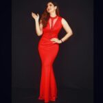 Zareen Khan Instagram - 💃🏼 Outfit - @meraki_couture1 Jewellery - @divinuscreations MakeUp - @reshmaamerchant Hair - @babitabose15 Styled By - @hitendrakapopara Asst By - @sameerkatariya92 📸 - @iamlokeysh Asst by - @zoominmomentsbyhardik #Lategram #FilmfareOTTAwards2020 #ZareenKhan